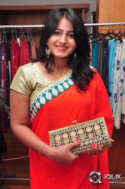 Tanusha-launches-Shrujan-Hand-Embroidered-Exhibition